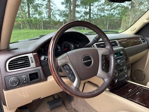 Used 2009 GMC Yukon XL Denali AWD/4WD image 14