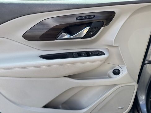 Used 2018 GMC Terrain Denali w/ Advanced Safety Package image 9