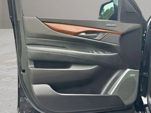 Used 2019 Cadillac Escalade ESV Premium Luxury image 22