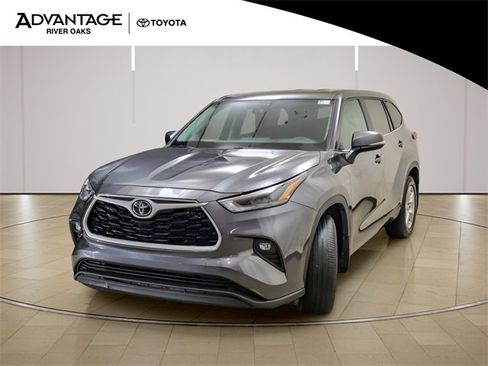 Certified 2024 Toyota Highlander LE image 4