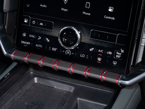 Used 2024 GMC Acadia AT4 w/ Luxury Package image 22