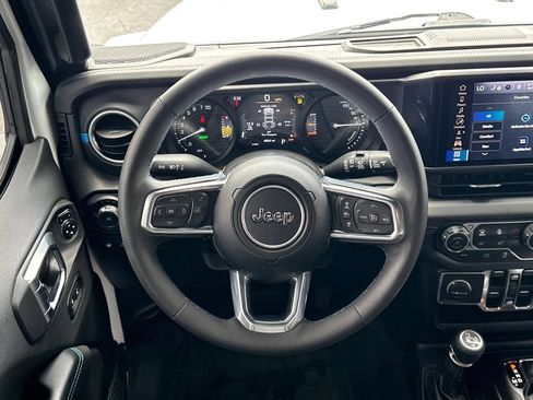 Used 2024 Jeep Wrangler High Altitude AWD/4WD image 24