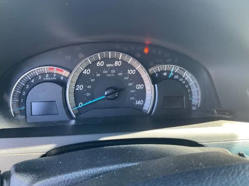 Used 2014 Toyota Camry SE w/ Moonroof Package FWD image 17