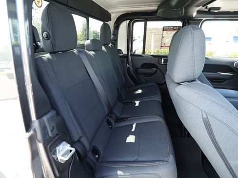 Used 2025 Jeep Gladiator Sport AWD/4WD image 27