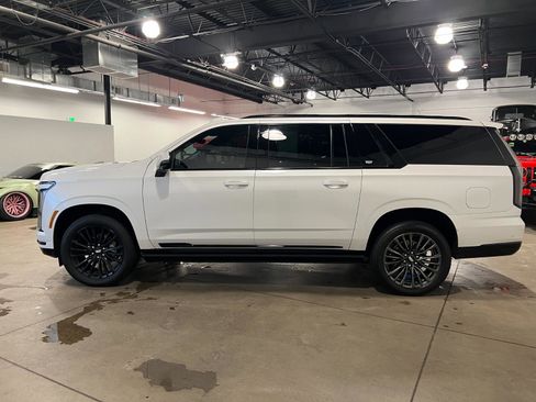 Used 2025 Cadillac Escalade ESV Sport Platinum AWD/4WD image 6