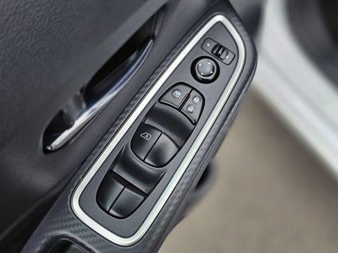 Used 2025 Nissan Versa SR w/ Trunk Package FWD image 21
