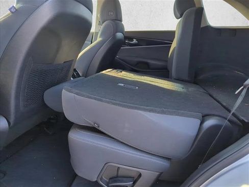 Used 2017 Kia Sorento LX w/ LX Convenience Package image 22