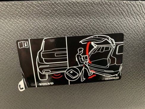 Certified 2025 Volvo XC90 B6 Plus image 8