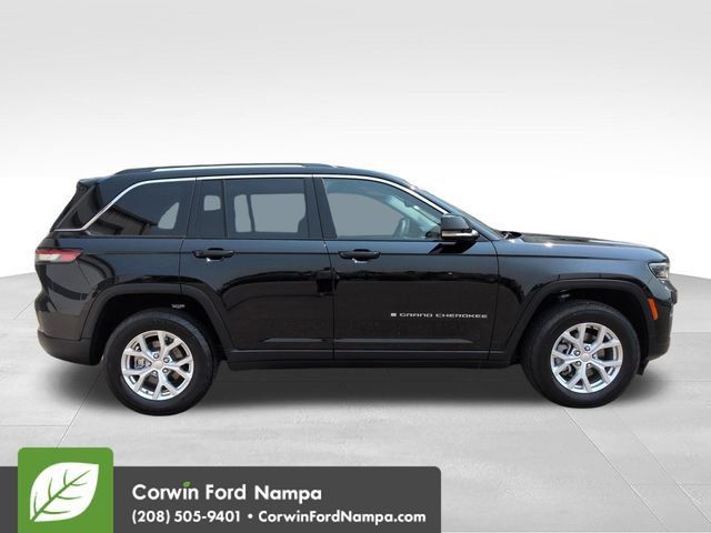 Used 2023 Jeep Grand Cherokee Limited AWD/4WD image 2