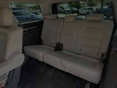 Used 2024 Lincoln Navigator Premiere AWD/4WD image 23