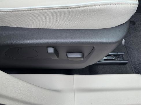 Used 2022 Buick Envision Avenir w/ Technology Package II image 9