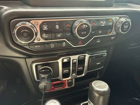 Used 2021 Jeep Gladiator Mojave w/ Cold Weather Group AWD/4WD image 18