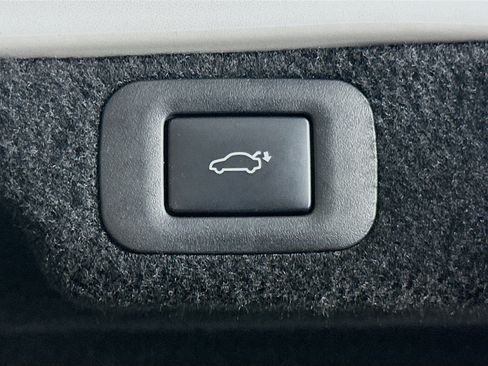 Used 2022 Lexus LS 500 w/ Interior Upgrade Package image 32