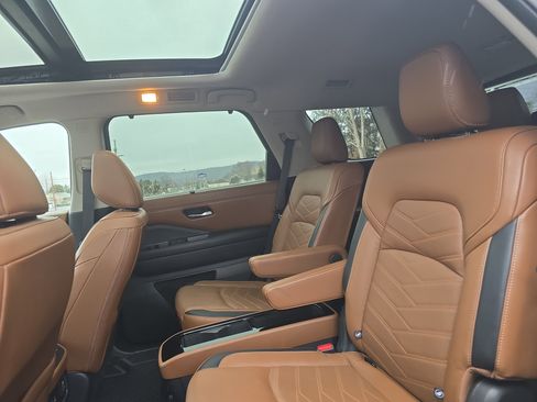 Used 2023 Nissan Pathfinder Platinum image 13