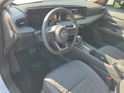 Certified 2025 Nissan Kicks SV FWD image 19