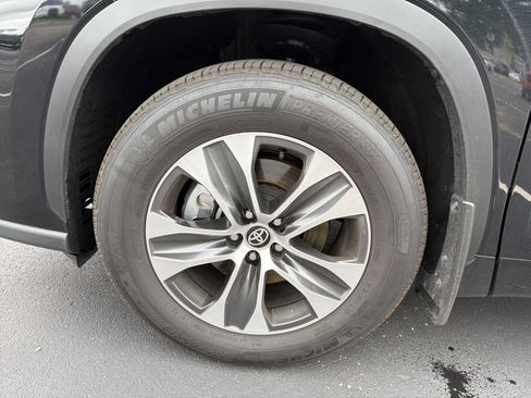 Used 2026 Toyota Highlander XLE AWD/4WD image 5
