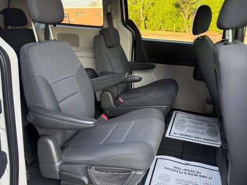 Used 2010 Dodge Grand Caravan SXT FWD image 13