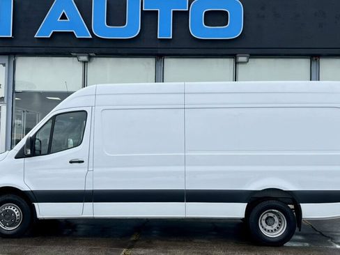 Used 2024 Mercedes-Benz Sprinter 3500 image 2