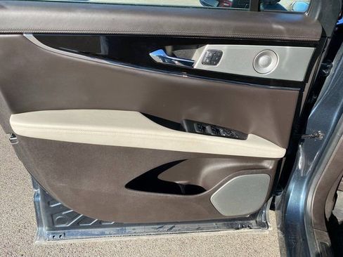 Used 2022 Lincoln Nautilus Black Label w/ Class II Trailer Tow Package image 19