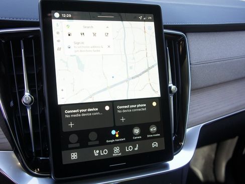 New 2026 Volvo XC90 B6 Plus w/ Protection Package Premier image 14