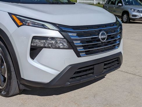 Certified 2025 Nissan Rogue SV w/ SV Premium Package AWD/4WD image 37