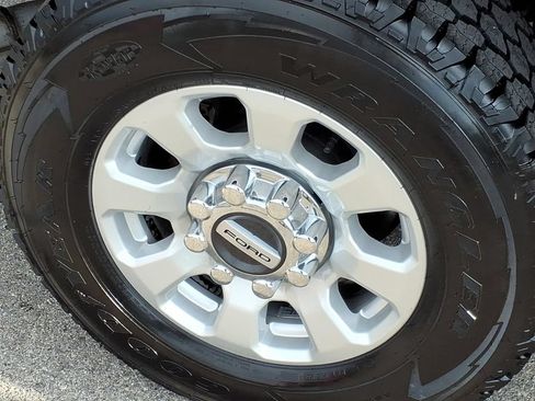 Certified 2024 Ford F250 XLT AWD/4WD image 9
