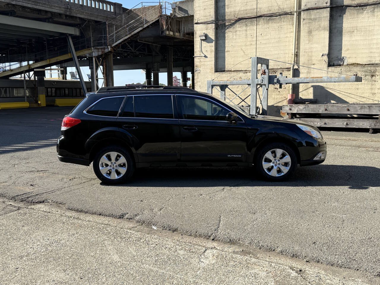 Used 2011 Subaru Outback 2.5i Limited AWD/4WD image 12