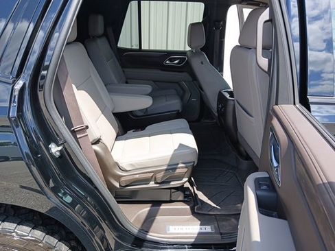 Used 2024 Chevrolet Tahoe Z71 w/ Luxury Package AWD/4WD image 27