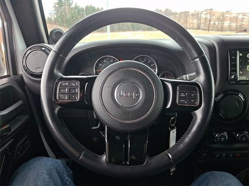 Used 2014 Jeep Wrangler Unlimited Sahara image 19