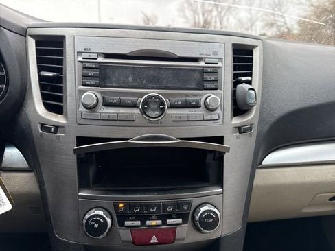 Used 2010 Subaru Legacy 2.5i Premium image 11