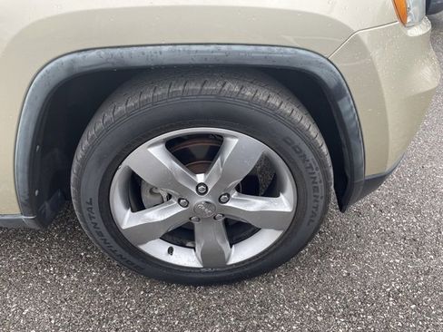 Used 2011 Jeep Grand Cherokee Overland image 7