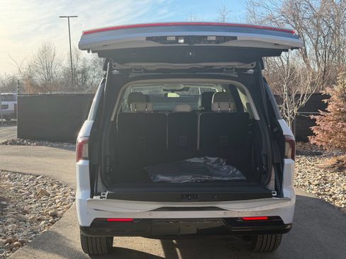 New 2026 Lincoln Navigator Reserve AWD/4WD image 16