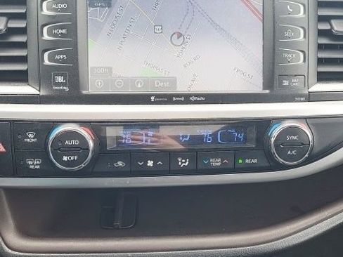 Used 2017 Toyota Highlander Limited Platinum image 5
