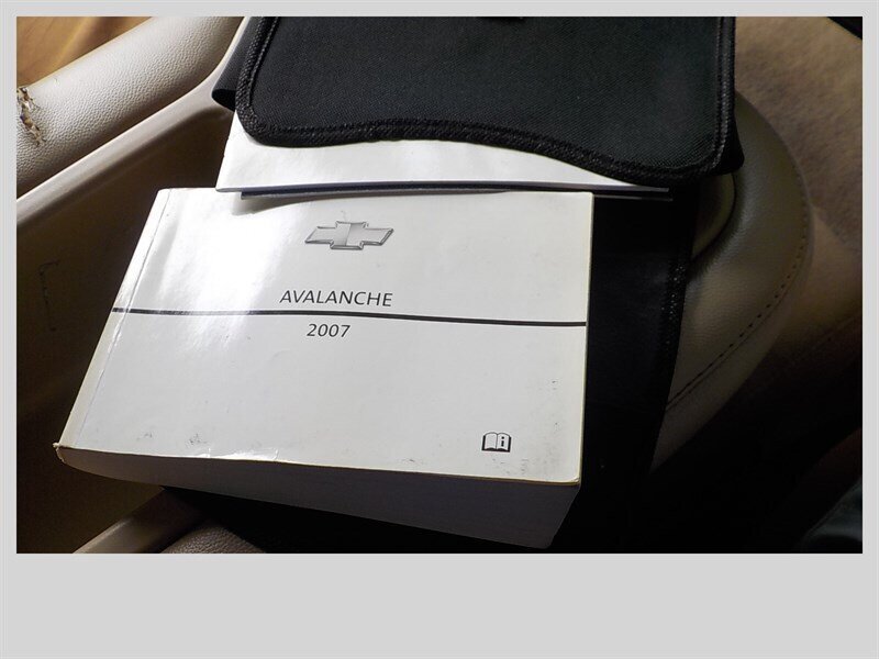 Used 2007 Chevrolet Avalanche LS AWD/4WD image 16