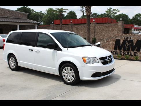 Used 2020 Dodge Grand Caravan SE image 1