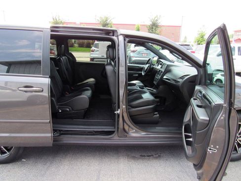 Used 2015 Dodge Grand Caravan SXT FWD image 31