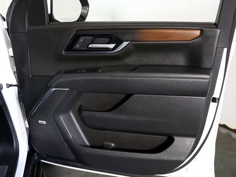 Used 2025 GMC Yukon XL Denali AWD/4WD image 37