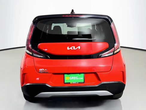 Used 2023 Kia Soul S FWD image 8