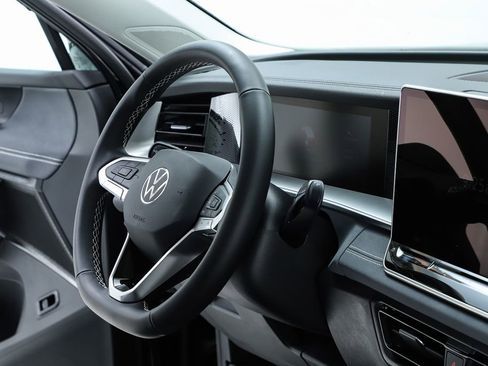 New 2026 Volkswagen Tiguan SE image 73