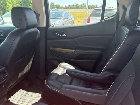 Used 2017 GMC Acadia Denali w/ Technology Package FWD image 7