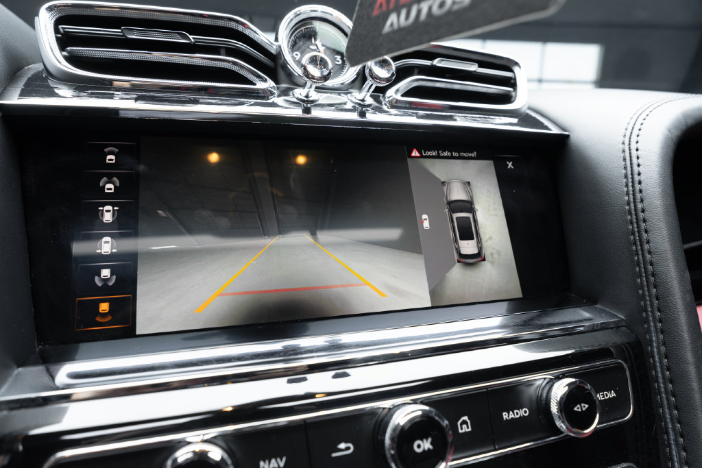 Used 2022 Bentley Bentayga AWD/4WD image 35