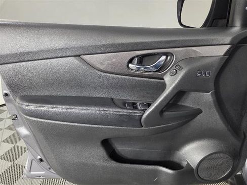 Used 2019 Nissan Rogue SV w/ Premium Package image 36