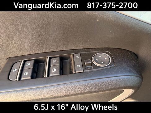 Certified 2025 Kia Soul S image 18