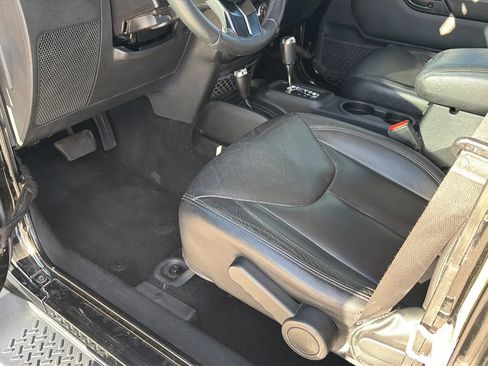 Used 2017 Jeep Wrangler Unlimited Sahara AWD/4WD image 45