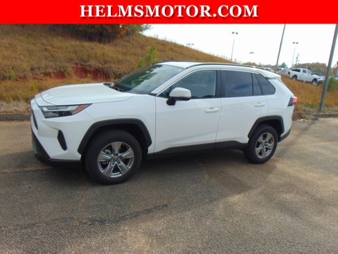Used 2025 Toyota RAV4 XLE image 2