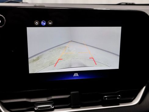 Used 2026 Chevrolet Equinox LT FWD image 2