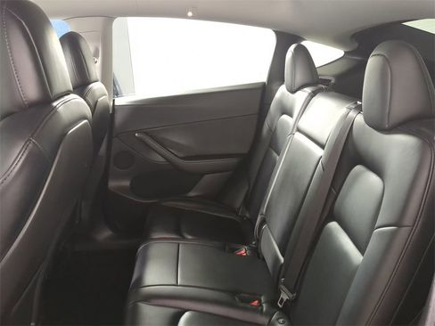 Used 2021 Tesla Model Y Long Range image 16
