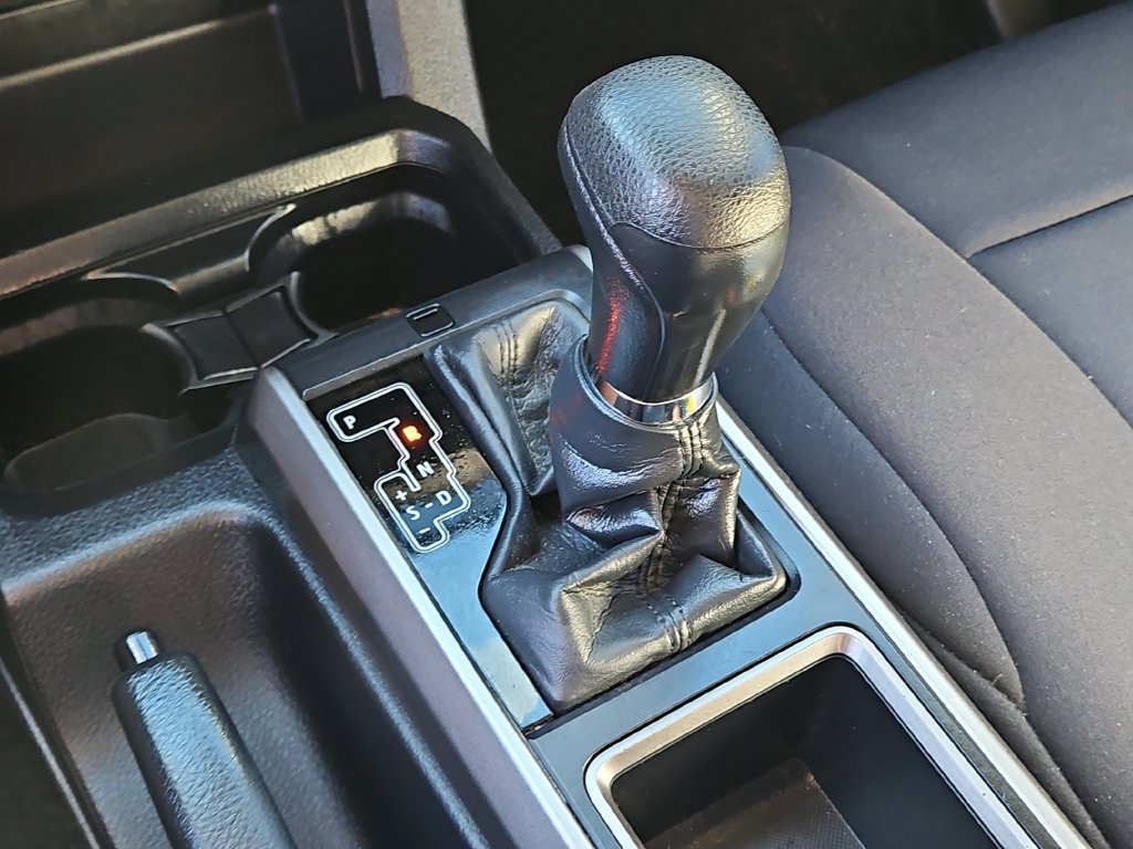 Used 2022 Toyota Tacoma SR5 AWD/4WD image 32