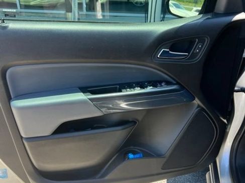 Used 2017 Chevrolet Colorado Z71 RWD image 7