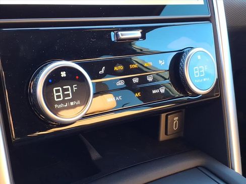 New 2026 Land Rover Discovery Limited Edition image 13